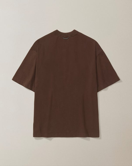 CAMISETA QC FORMIGAS BOXY STONED MARROM