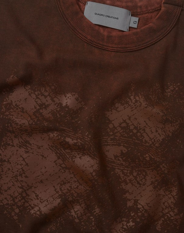 CAMISETA QC PARTÍCULAS BOXY STONED MARROM