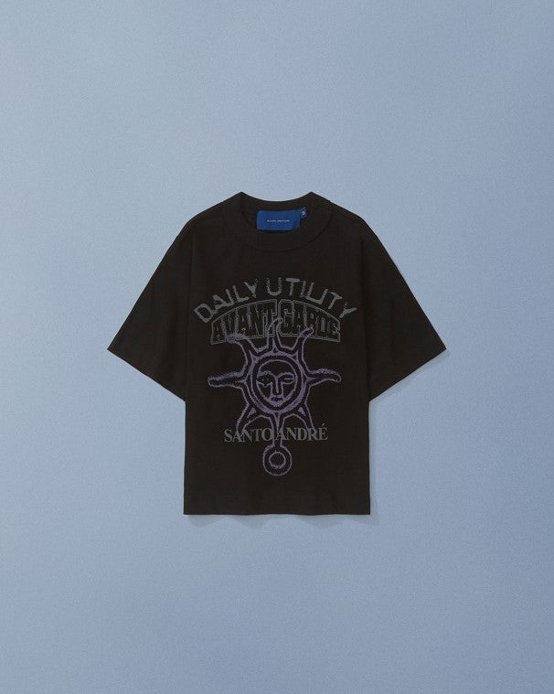 CAMISETA QC SOL EM S.A. BABY TEE PRETO