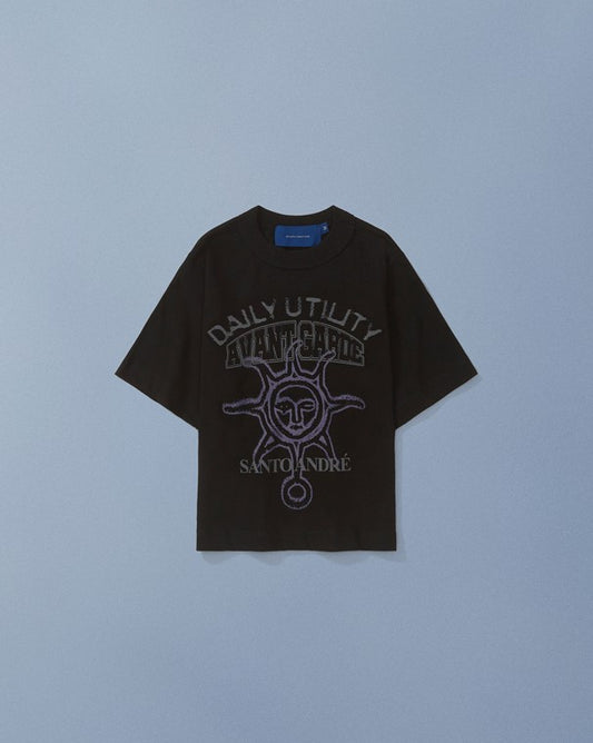 CAMISETA QC SOL EM S.A. BABY TEE PRETO