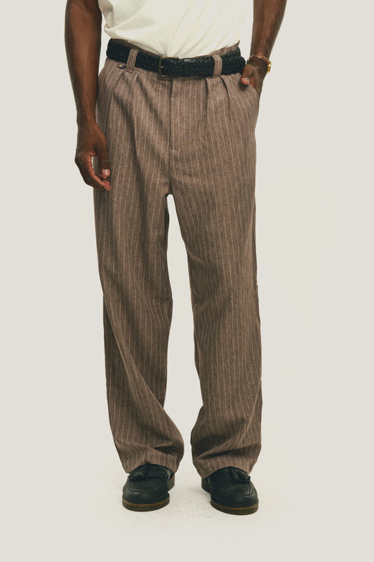 Calça Alfaiataria Dupla Prega Ampla - Risca de Giz Marrom Tobacco