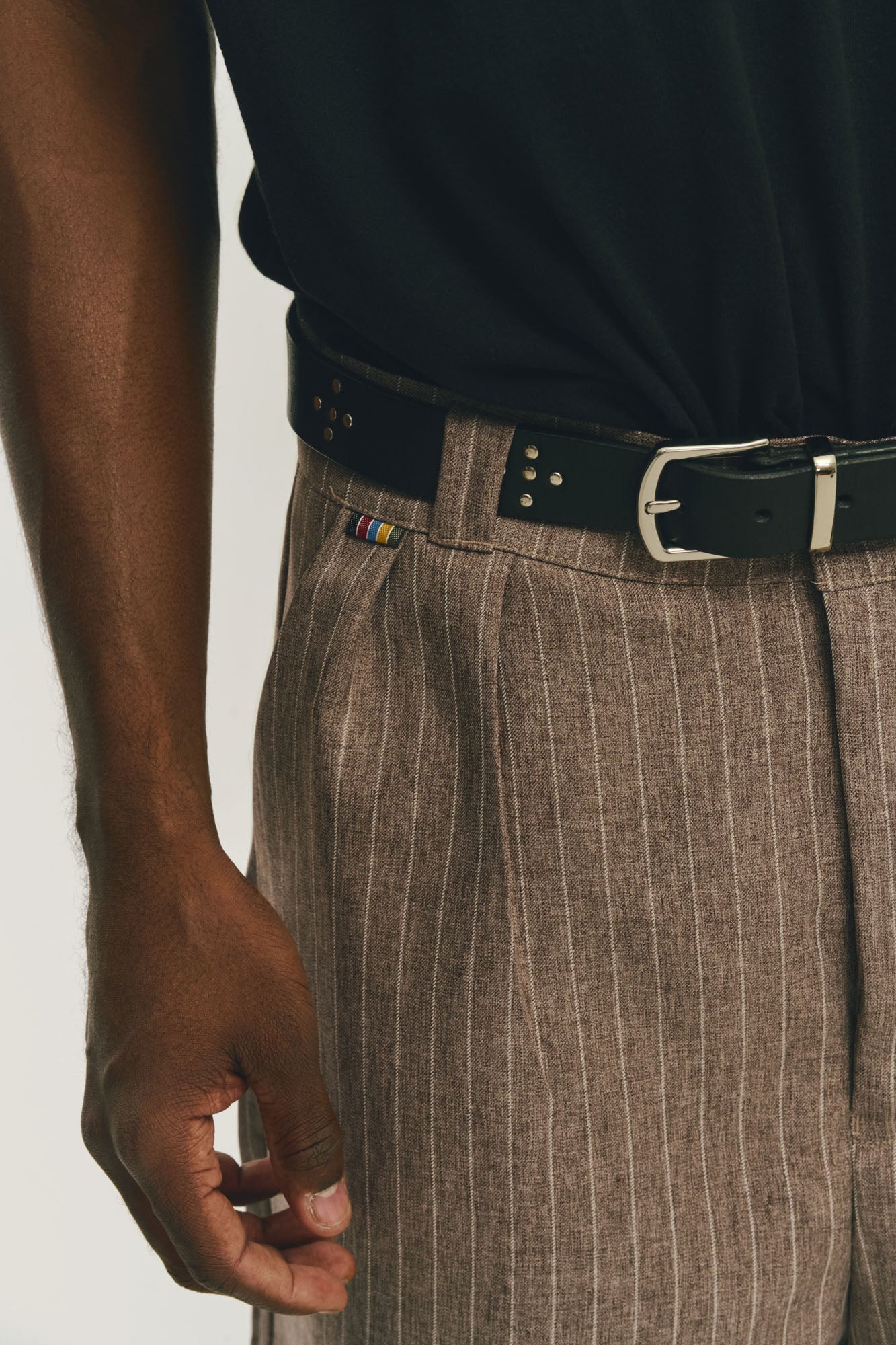 Bermuda Alfaiataria Dupla Prega - Risca de Giz Marrom Tobacco