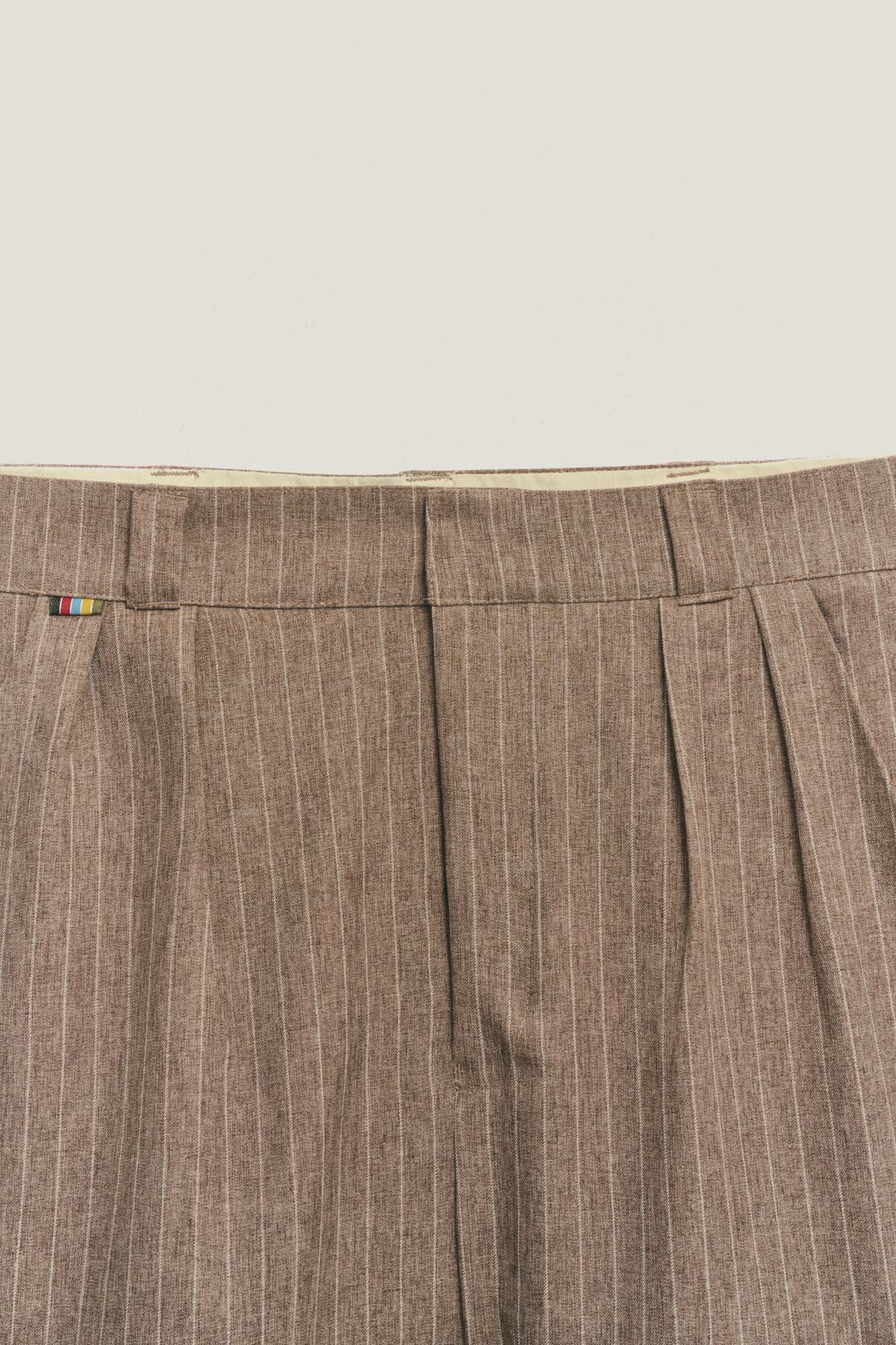 Bermuda Alfaiataria Dupla Prega - Risca de Giz Marrom Tobacco
