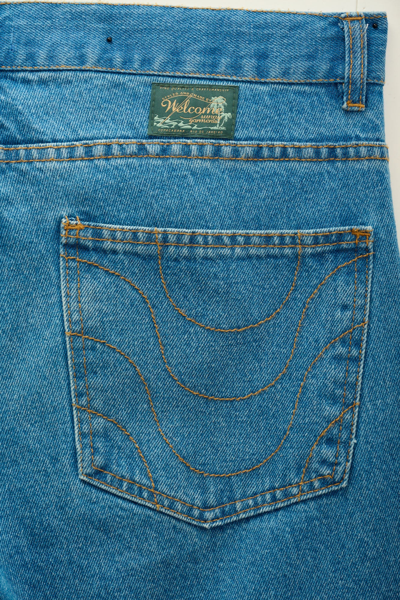 Calça Jeans Sunny com Prega Única - Azul Médio